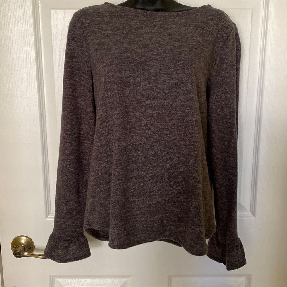 Elle Gray Women’s Sweater With Ruffled Sleeves, Size Small